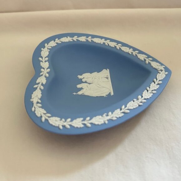 Vintage Wedgwood Jasperware Heart - Picture 3 of 10